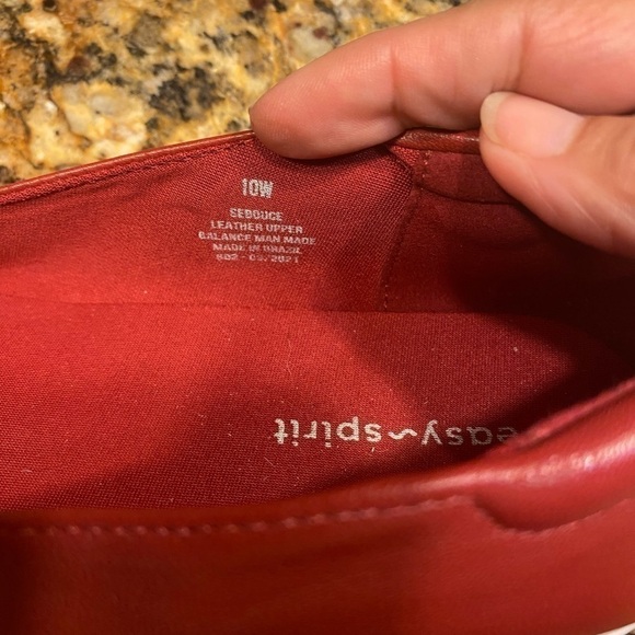 Easy Spirit serouce women’s loafers in red preloved almost new. Size 10W leather - Picture 4 of 6